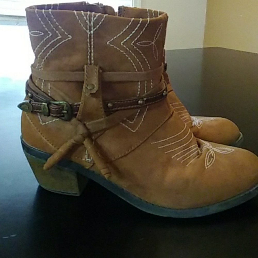 Ankle boots